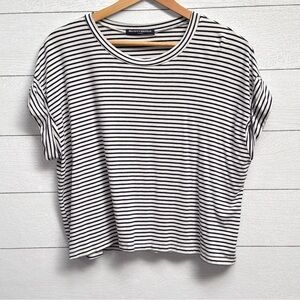 Brandy Melville | Black and White Short Sleeve Crew Neck Cropped Tee | OS